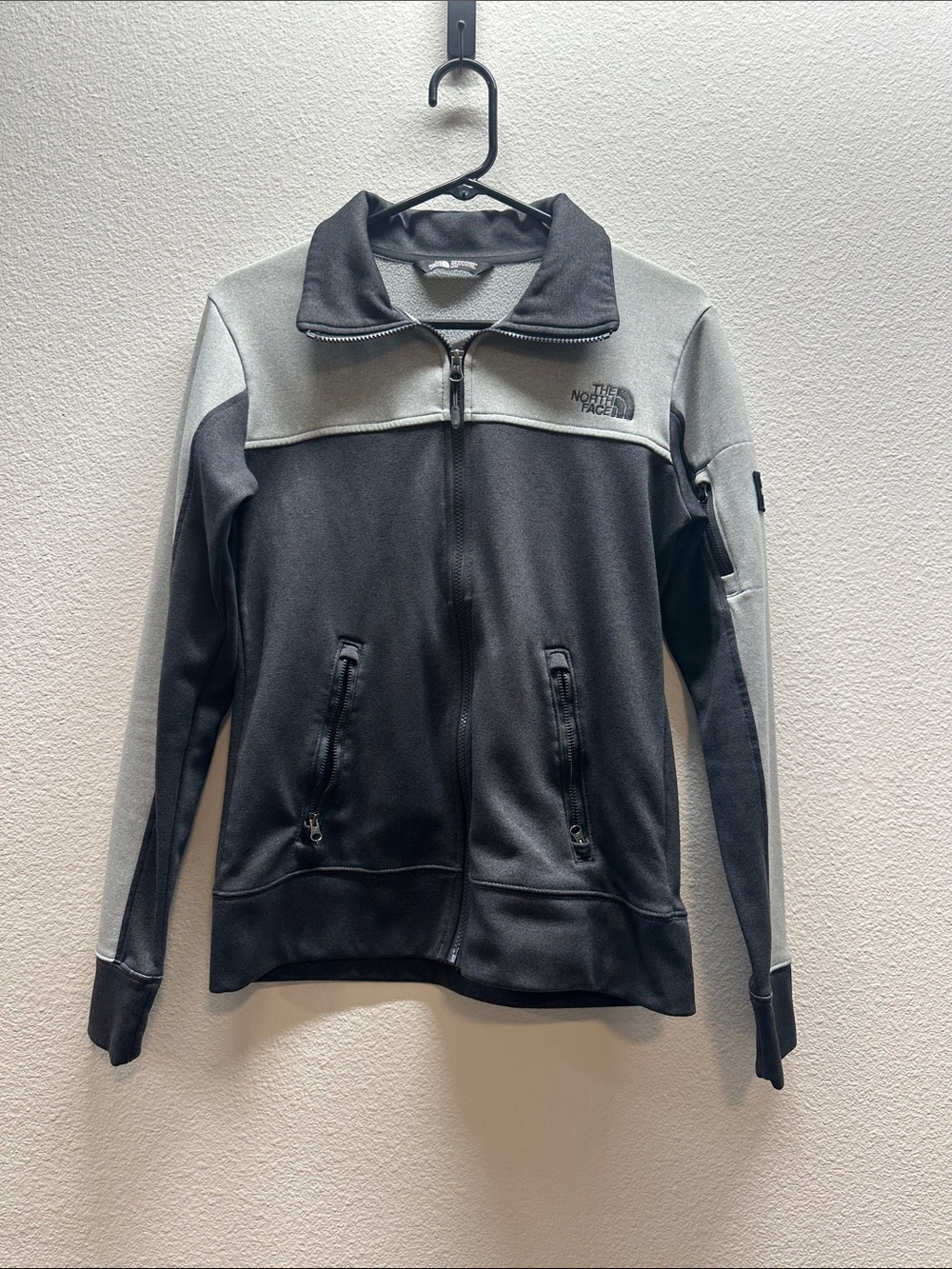 The North Face Women's MEDIUM Two-Tone Gray / Dark Gray Full-Zip Jacket